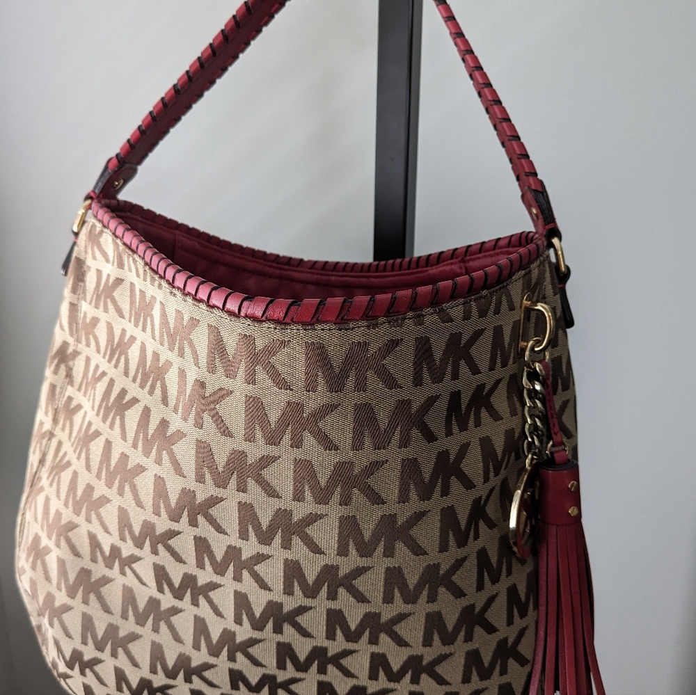 Michael kors handbag Shoulder leather straps braided tote clean